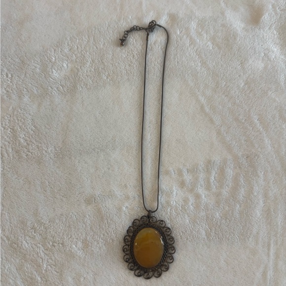 Elegant Gold Pendant Necklace